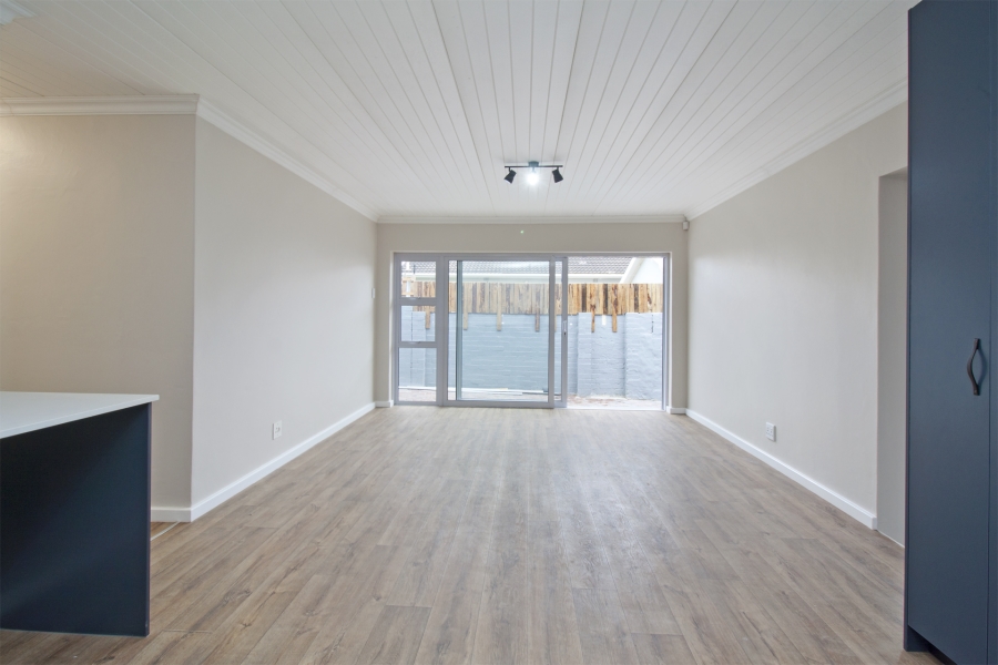 To Let 3 Bedroom Property for Rent in Sunnydale Western Cape